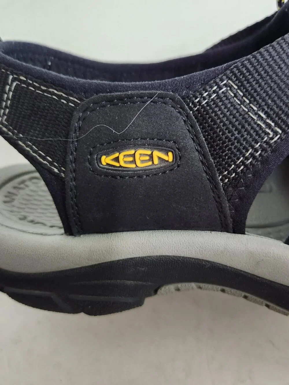 KEEN Newport H2 Sandals Black Style 1001907 Men Size 10.5 Preowned excellent